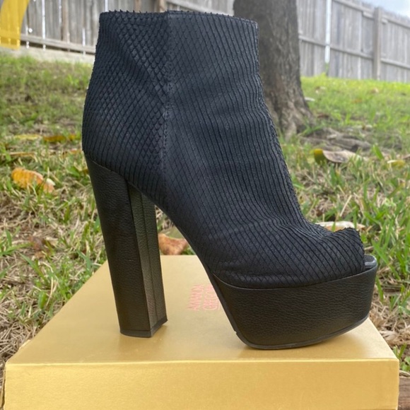 Italian Handmade Open Toe Booties - Picture 2 of 4